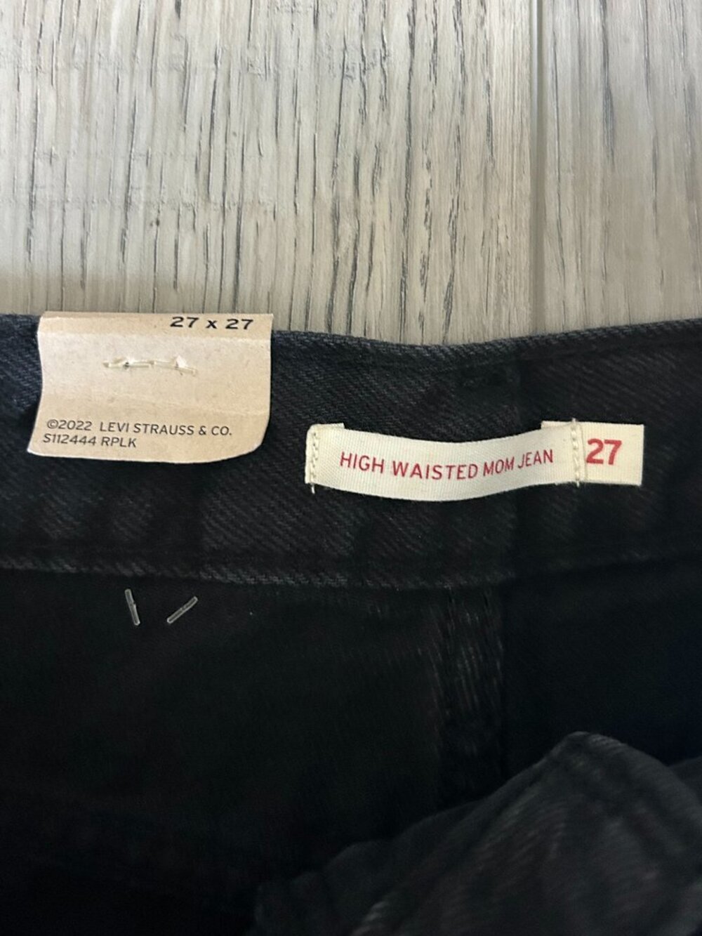 Levi’s High Waisted Mom Jeans Womens 27x27 Black Distressed NWT High Rise Taper - Picture 6 of 16